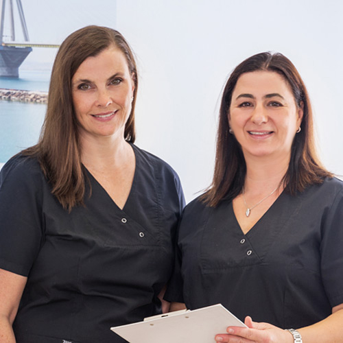 Dr. med. dent. Martina Lücking und Elli Thanos Die Bielefelder Zahnärztinnen Dr. med. dent. Martina Lücking und Elli Thanos